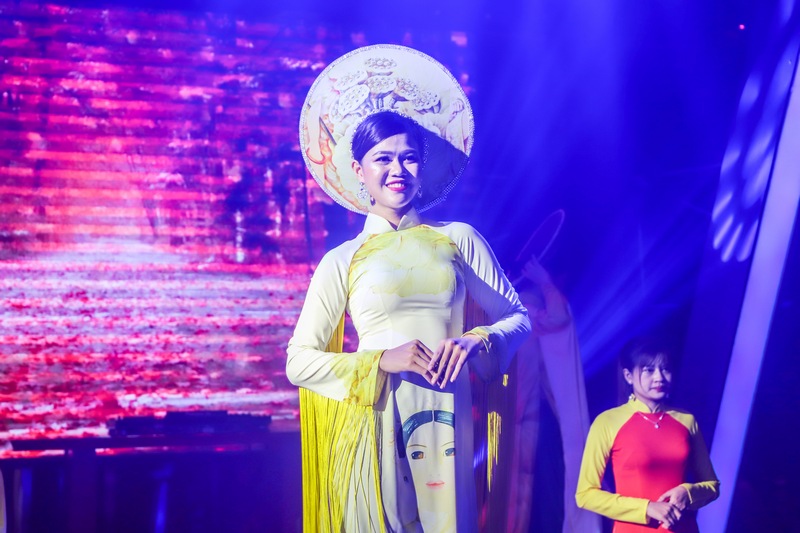Ao Dai and Bikini Show