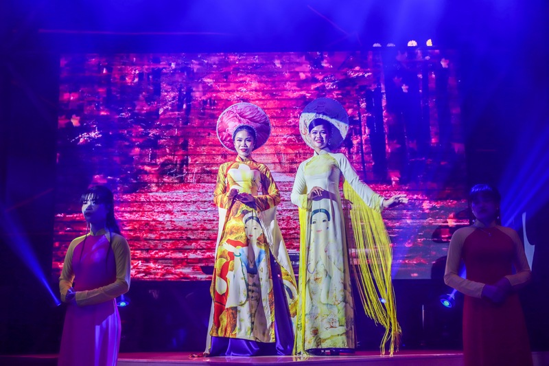 Ao Dai and Bikini Show